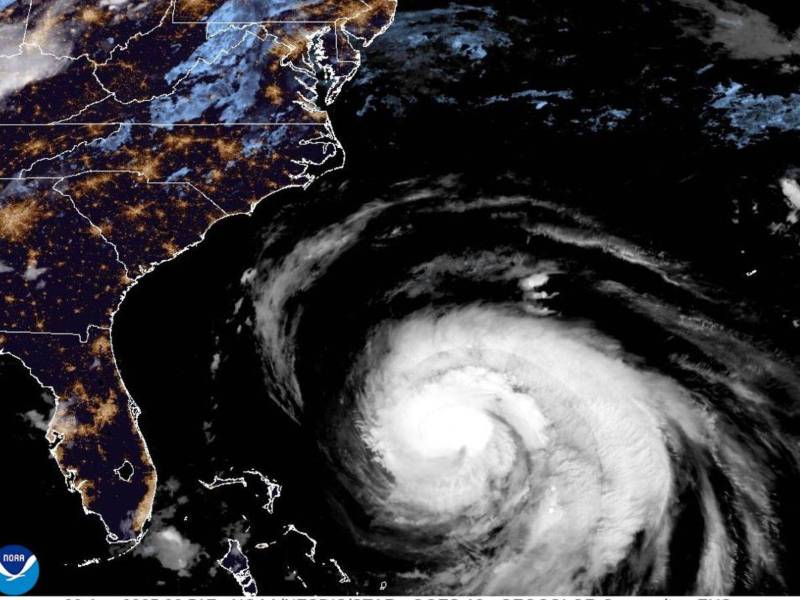 El huracán Erin avanza este miércoles por el Atlántico occidental amenazando las zonas costeras de la costa este de Estados Unidos.