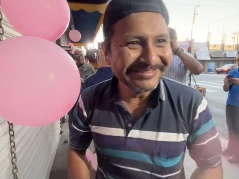 Nabor Herrera no pudo ocultar su felicidad tras saber que en su negocio se vendió el boleto ganador de los mil millones de dólares del Powerball.