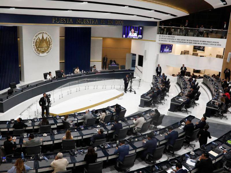 La Asamblea Legislativa aprobó una reforma a la Constitución que habilita la reelección presidencial indefinida en El Salvador.