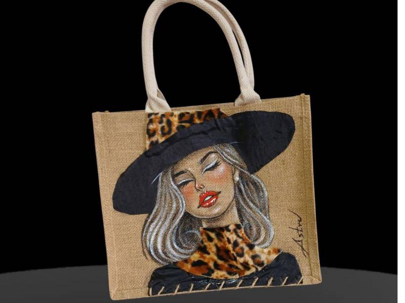 Astre Briyith Mejía Jiménez diseña y elabora estas carteras de yute. Cada obra hecha a mano en el lienzo es única.