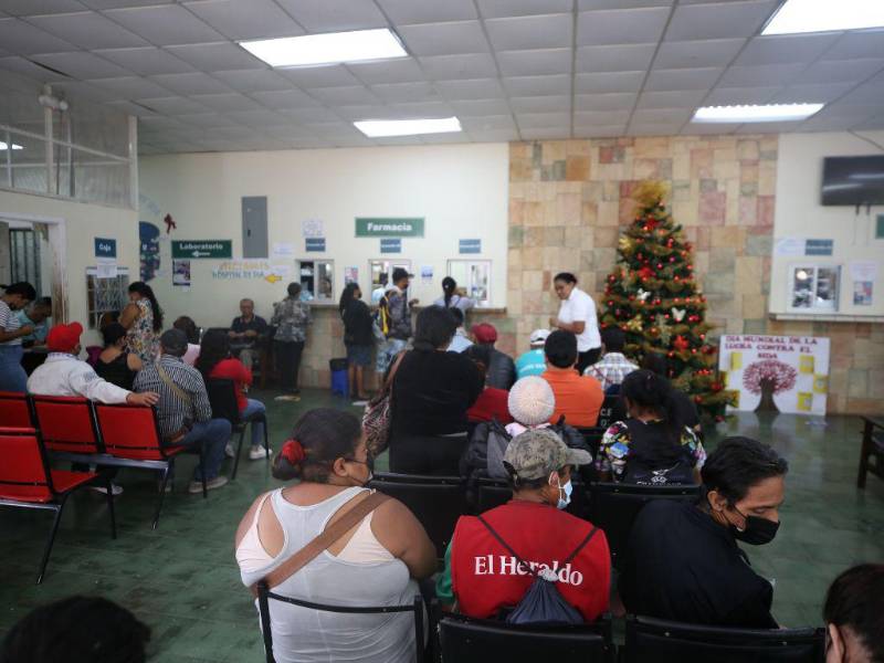Hasta 300 personas a diario buscan atención para sanar su salud mental en el hospital Mario Mendoza.