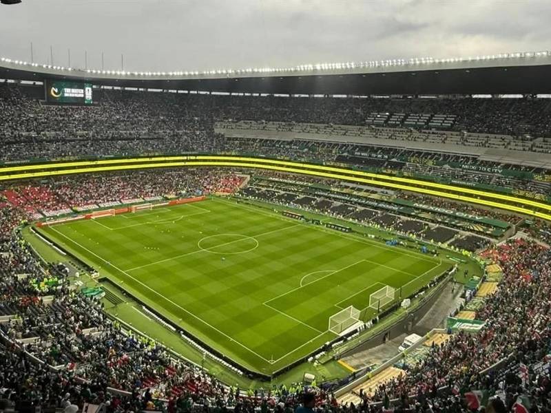 Debido a las condiciones climatológicas, el juego entre México e Inglaterra se retrasa en el estadio Azteca.