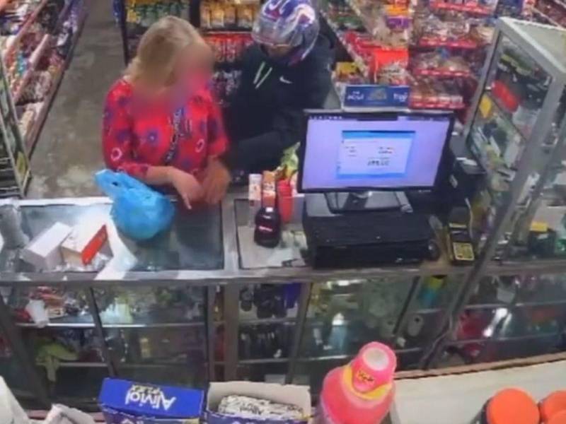 Captura de pantalla del video donde se da el asalto en mercadito en Jardines del Valle, San Pedro Sula.