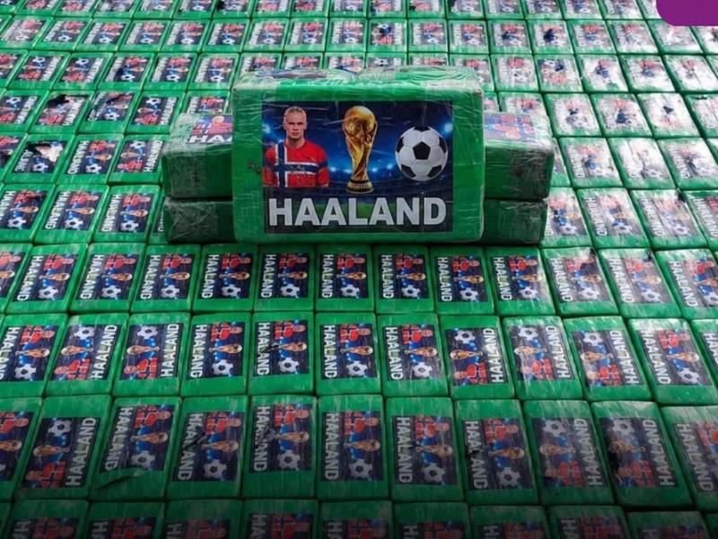 Los bloques de cocaína decomisados en Ecuador llevaban impresos el rostro y el nombre del futbolista noruego Erling Haaland.