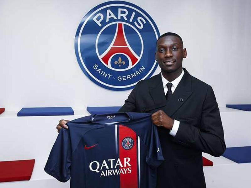 Randal Kolo Muani es nuevo jugador del PSG por 95 millones de euros.