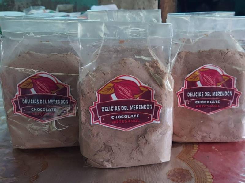 Cacao en polvo preparado por cuatro mujeres emprendedoras de El Merendón que comercializan los productos en San Pedro Sula con la marca Delicias del Merendón.