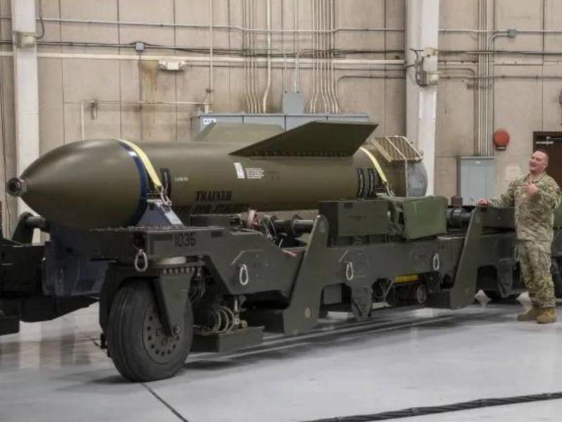 La bomba GBU-57/MOP es un monstruo de 13,600 kilogramos capaz de penetrar hasta 60 metros de roca.