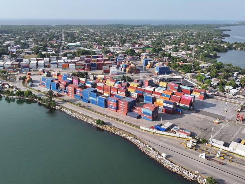 Vista aérea del parque de contenedores de Puerto Cortés, la aduana más dinámica de Honduras