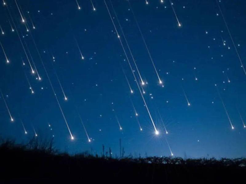 Esta noche, lunes 17 de noviembre, la lluvia de estrellas Leónidas alcanza su punto máximo de actividad, convirtiéndose en uno de los eventos astronómicos más esperados del mes. El cielo ofrecerá un despliegue natural lleno de destellos luminosos. Para muchas personas, es una oportunidad única de conectarse con el cosmos sin necesidad de instrumentos especiales.