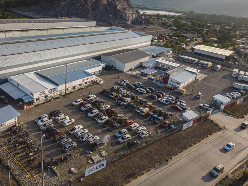 El nuevo centro de distribución cuenta con siete muelles para la carga y facilitar el traslado de los productos.