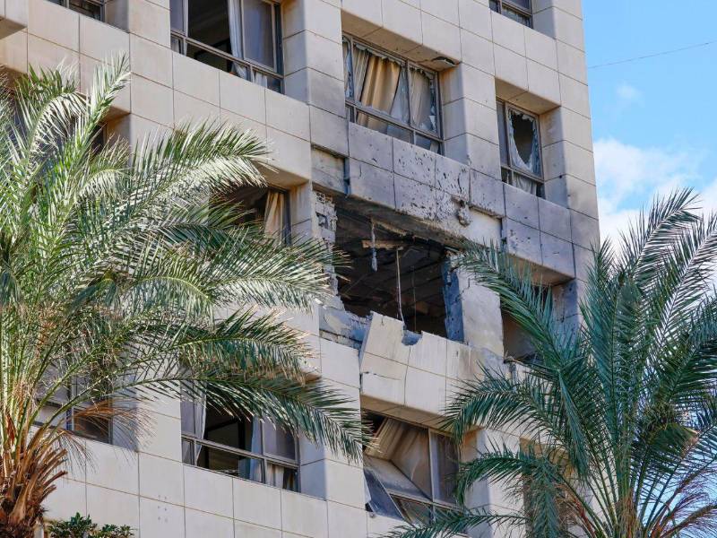 Habitaciones dañadas del hotel Ramada, objetivo de un ataque israelí en el distrito de Raouche en Beirut, Líbano, 8 de marzo de 2026.