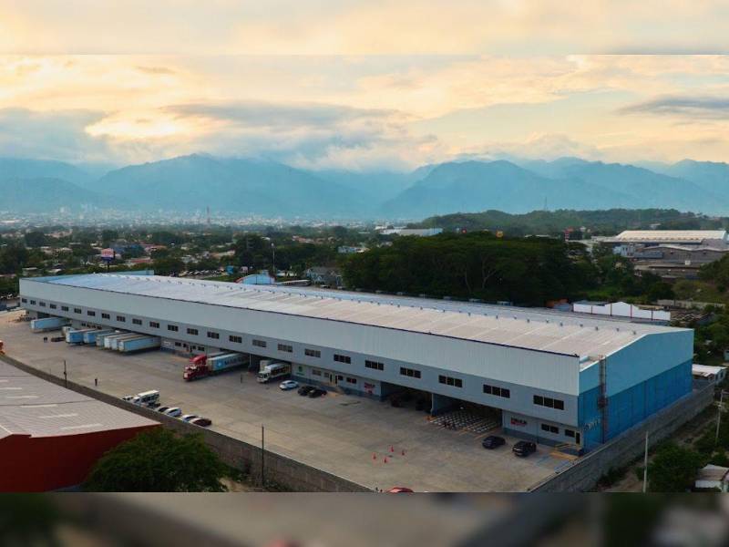 El nuevo centro de distribución cuenta con aproximadamente 4,500 metros cuadrados de infraestructura.