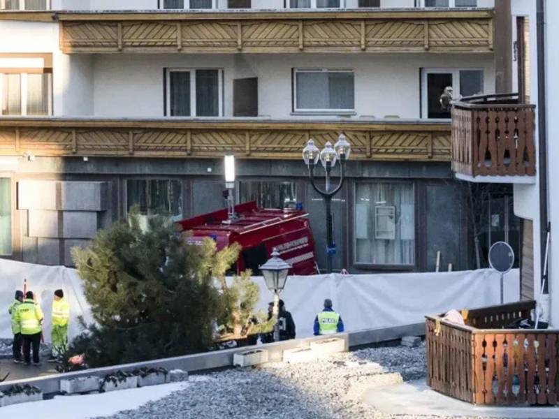 Dos jóvenes francesas que estaban en el bar de la estación de esquí suiza de Crans Montana en el que se declaró un incendio mortal esta Nochevieja han relatado cómo se produjo y propagó el fuego, cómo huyeron y el pánico que se generó entre los asistentes que intentaban huir.