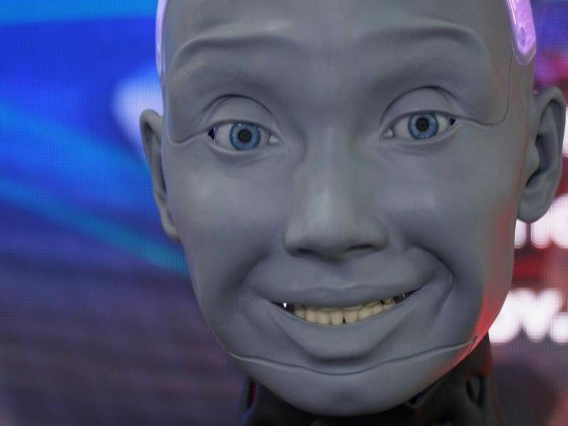 Una serie de robots e inteligencias artificiales de última generación, bajo la forma de humanoides, se reúnen hoy y mañana en una cumbre promovida por Naciones Unidas para mostrar que estas tecnologías pueden cumplir fines sociales y de asistencia a personas necesitadas de cuidados o vulnerables.