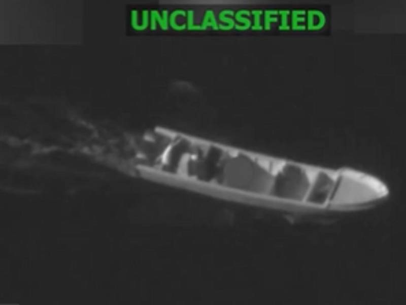 Captura de pantalla del video proporcionado por el Southcom dond se muestra la destrucción de la embarcación.