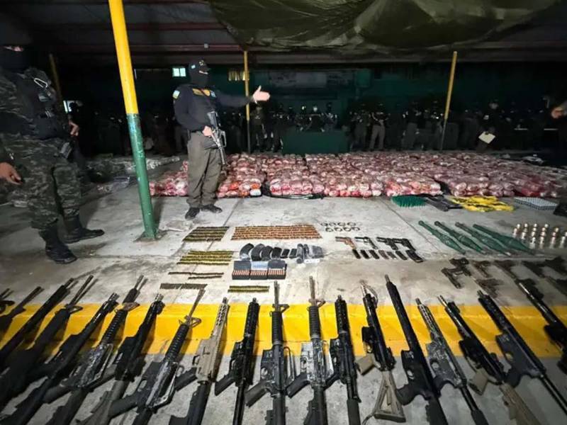 Armas decomisadas por Honduras en un operativo contra criminales.