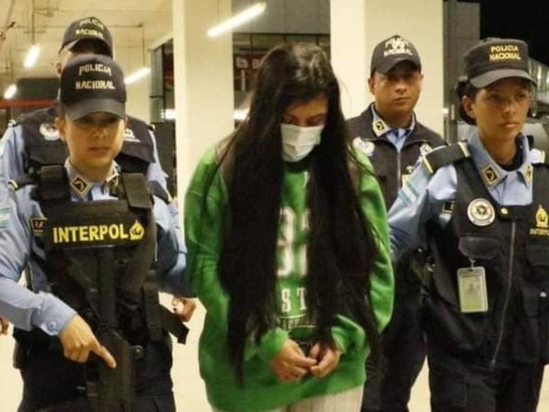 Maryuri Carolina Ordóñez llevó extraditada al aeropuerto de Palmerola.