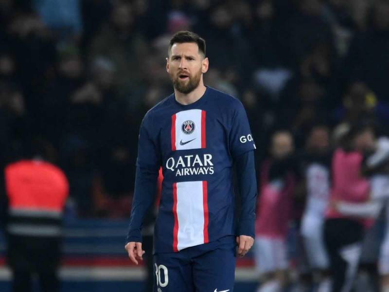 El PSG se asoma al abismo ante el Lyon y Messi es abucheado