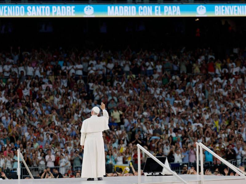 La fe, la música, con un coro de mil voces, la emoción y la unión caracterizaron el encuentro del papa León XIV de este lunes con 70.000 fieles de las diócesis de la región de Madrid en el estadio Santiago Bernabéu, religiosos y laicos, sobre todo latinoamericanos, una celebración de la alegría contagiosa de un corazón que canta.