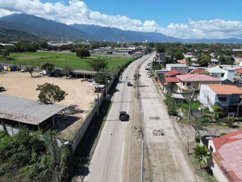 El gerente de infraestructura, Luis Beltrán atribuye el retraso a las lluvias.