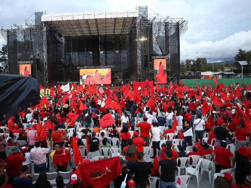 La exministra de Finanzas y Defensa afirmó: “No aceptamos guiones; vamos a las urnas para hacer justicia y continuar con el proceso de refundación de la patria”.