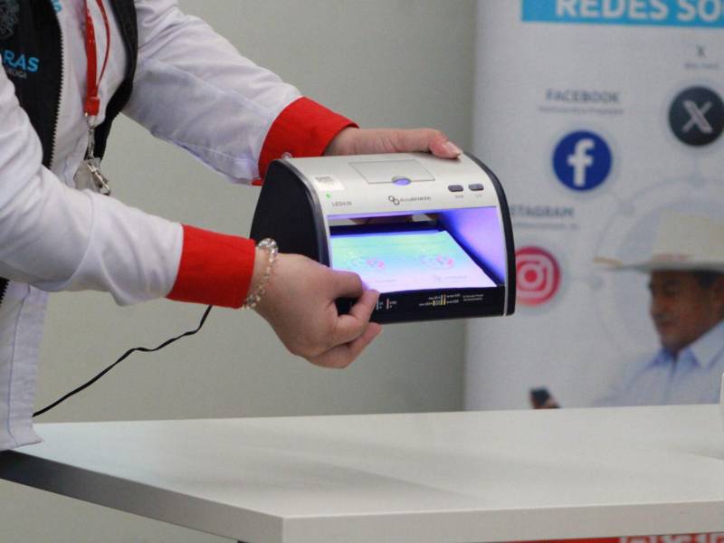 El personal del IP hizo pruebas de la nueva boleta de revisión y el código QR.