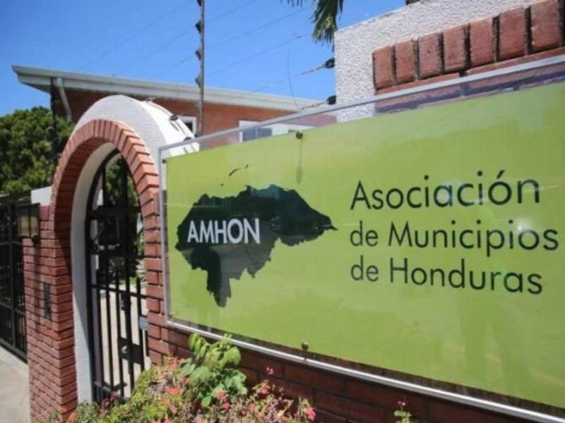 La AMHON pidió a los alcaldes del país actuar con responsabilidad y mantener el decoro en el uso de los espacios municipales tras la difusión de un video que generó reacciones en redes sociales.