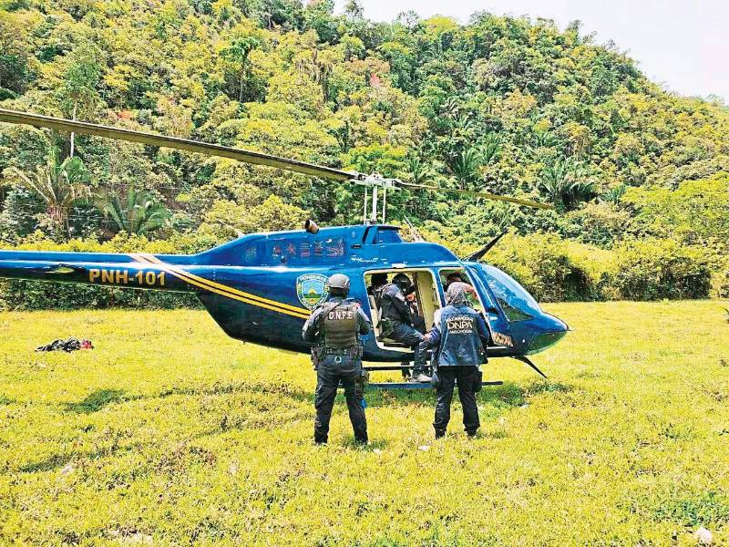 <b><span class=mln_uppercase_mln>Acción.</span></b> Las operaciones en Colón se ejecutan hasta por vía aérea.