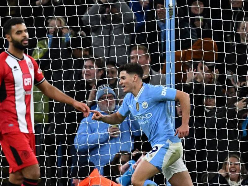 Julián Ávarez anotó en la victoria del Manchester City por la Premier League.