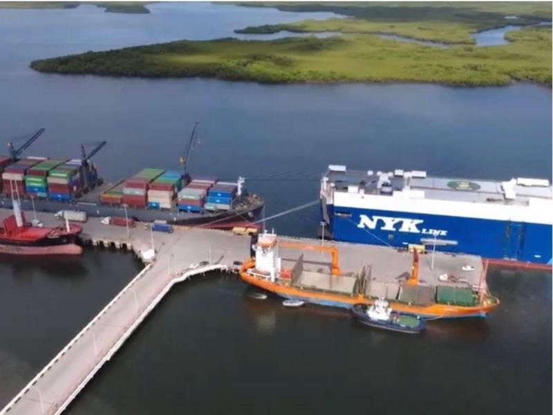 El puerto de Henecán, ubicado en el municipio de San Lorenzo, departamento de Valle es actualmente el único puerto marítimo activo de Honduras en el océano Pacífico. Maneja principalmente mercancía proveniente de Asia y requiere una expansión, además de la compra de maquinaria especializada.