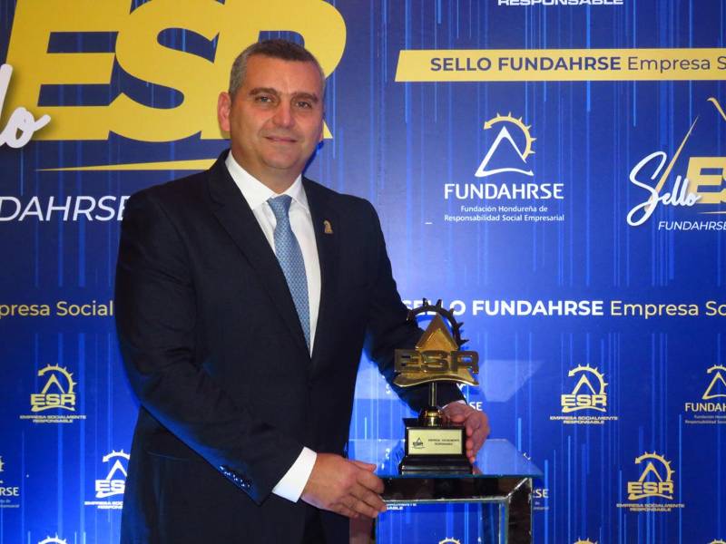 El gerente general de Cargill Honduras, Farid Kattum, dijo sentirse sumamente muy orgulloso de estar presentes en la entrega del premio de responsabilidad social empresarial.