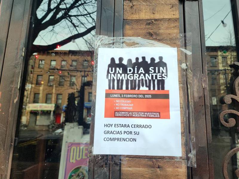 Varios negocios cerraron sus puertas el lunes para apoyar un paro por los inmigrantes.