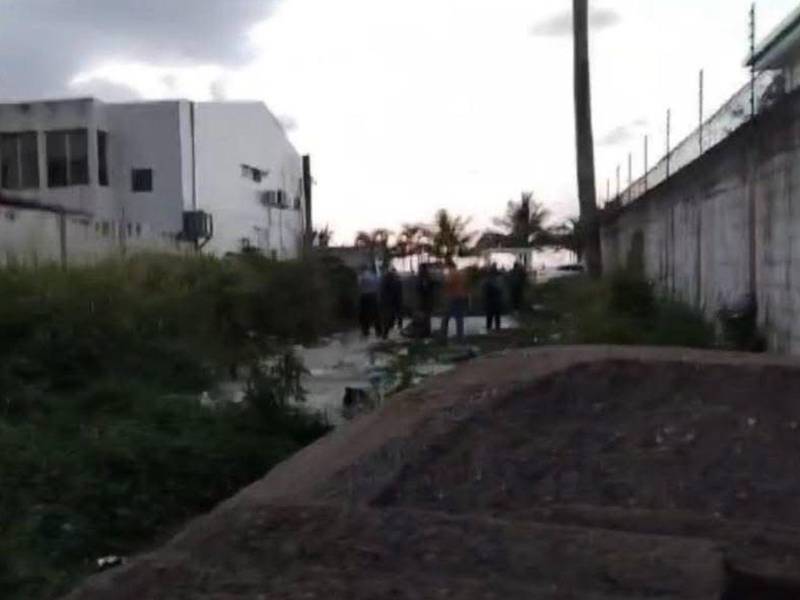 Escena donde fue encontrado el cuerpo sin vida de una jovencita en La Ceiba, Honduras.