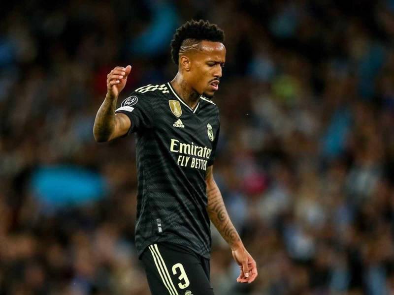 Éder Militao no tuvo un buen partido ante el Manchester City y terminó haciendo un autogol.