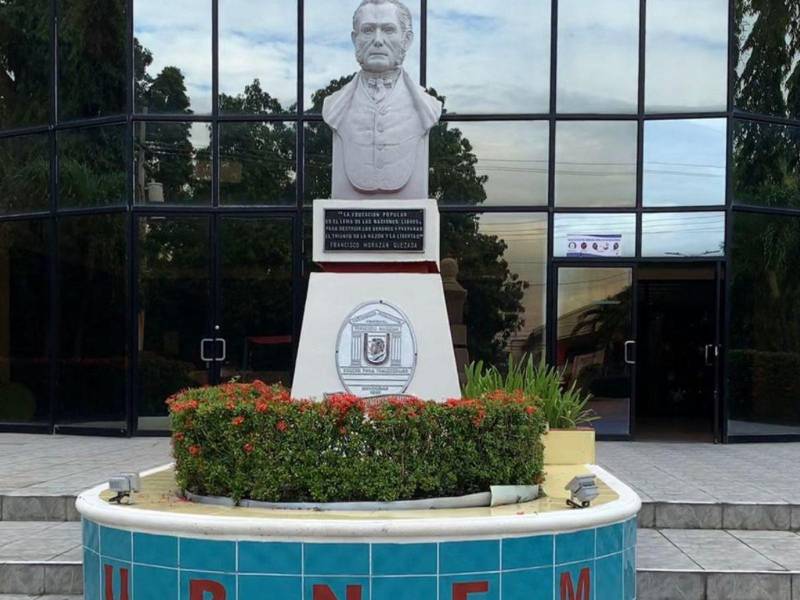 Vista principal de la Universidad Nacional Pedagógica Nacional Francisco Morazánen San Pedro Sula.