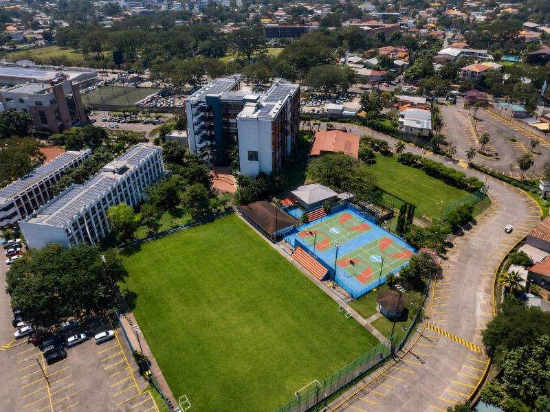 El campus de USAP está diseñado para ofrecer una formación integral al estudiante, combinando excelencia académica con estándares internacionales y espacios que promueven el bienestar y la salud.