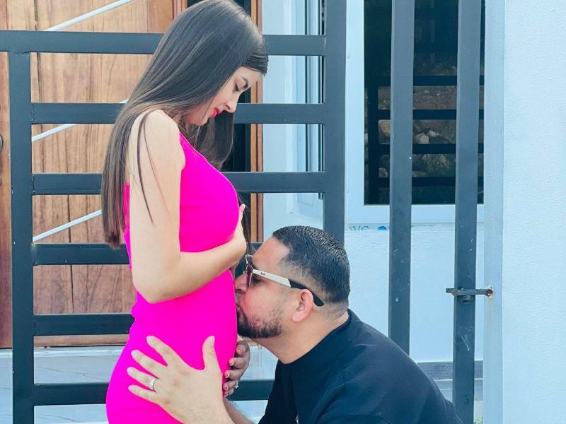 Rossel Archaga, conocido como Soy Rosel, anunció a través de sus plataformas digitales que se convertirá en padre junto a su novia Meyli Leiva. La joven santabarbarense, con quien mantiene una relación desde hace seis meses, cumplió 18 años el pasado 5 de febrero.