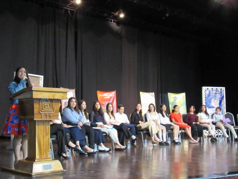 La Escuela Internacional Sampedrana celebró con éxito el Encuentro de Oradores Juveniles, una actividad de la clase cocurricular de Oratoria dirigida por Indira Flamenco, docente, con el apoyo de la Red de Bibliotecas Públicas de Honduras de la SECAPPH.