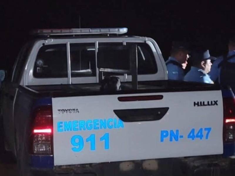 La Policía Nacional llegó a la escena del crimen en la aldea El Anís.