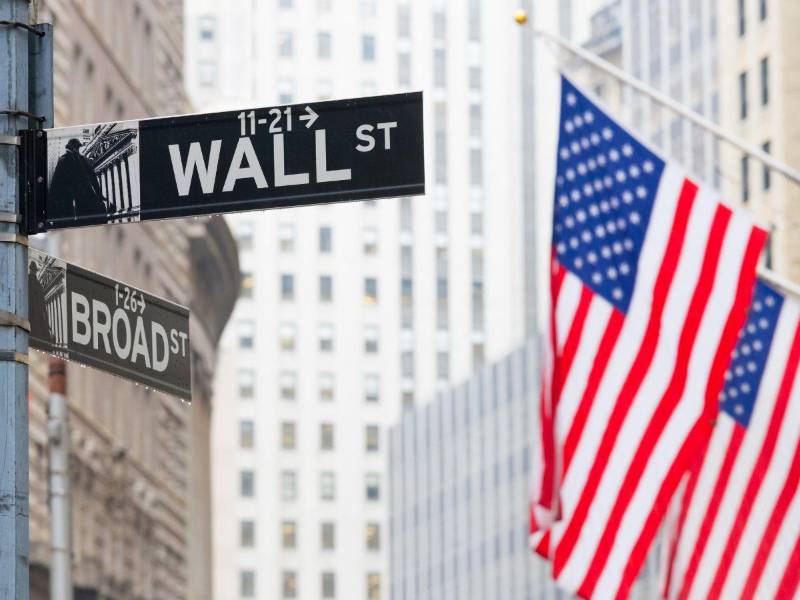 Wall Street cierra al alza en una sesión reducida por la víspera de Navidad