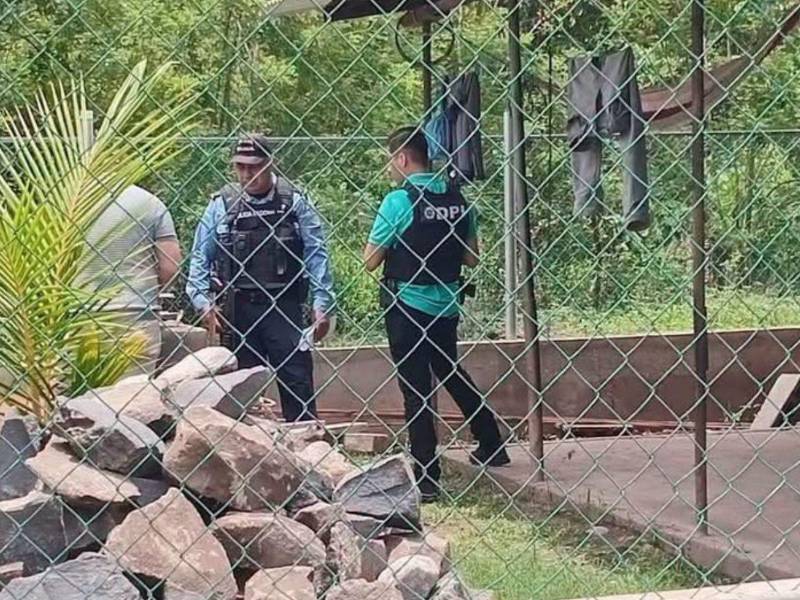 La víctima fue identificada preliminarmente como Luis Elías Arias, de aproximadamente 45 años de edad.