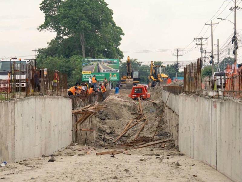Poco a poco el túnel comienza a tomar forma y los trabajos se están realizando hasta los fines de semana.