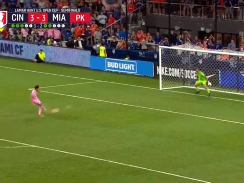 David Ruiz marcó con mucha personalidad su lanzamiento en la tanda de penales.