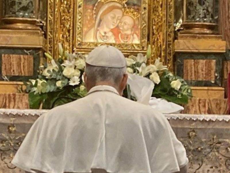 El papa León XIV durante su visita en el santuario de los agustinos en las afueras de Roma.