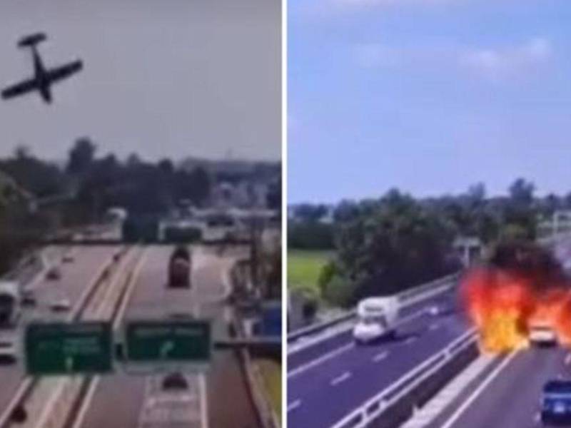 Imágenes escalofriantes muestran el momento en que una avioneta se precipita sobre una autopista en la provincia de Brescia, Italia, y estalla en llamas.
