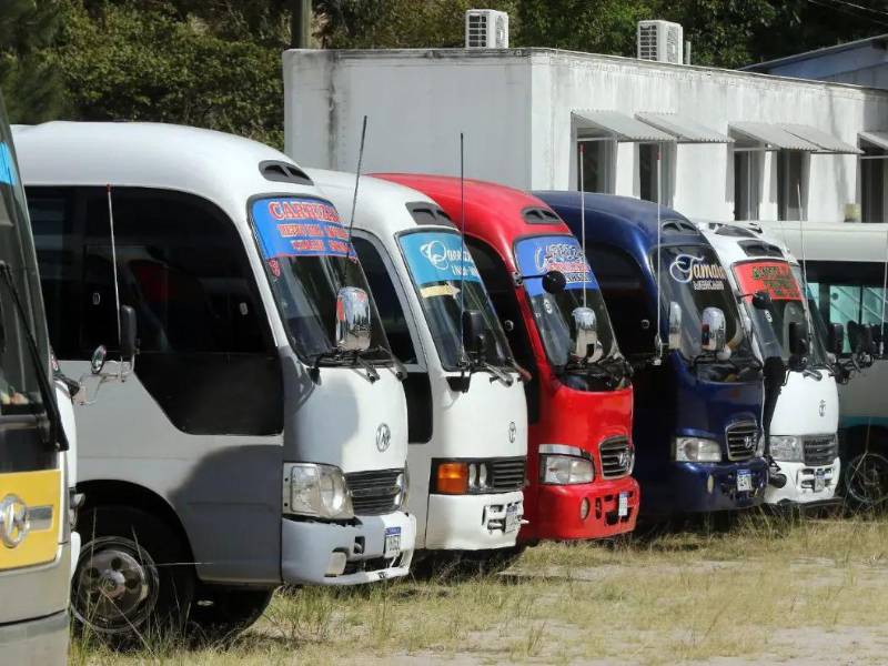 Transportistas y autoridades sostienen mesas de trabajo para revisar la tarifa del transporte.