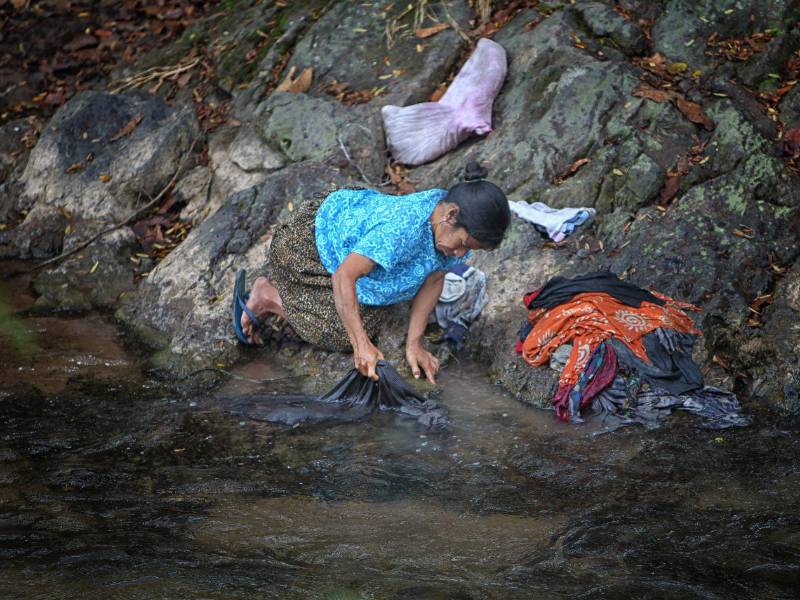 Fotografía de archivo de una mujer de la etnia tolupán.