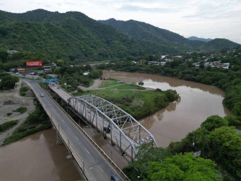 El río Chamelecón que cruza varios municipios en el valle de Sula es el que se lleva la peor parte con la falta de tratamiento de aguas residuales en SPS.