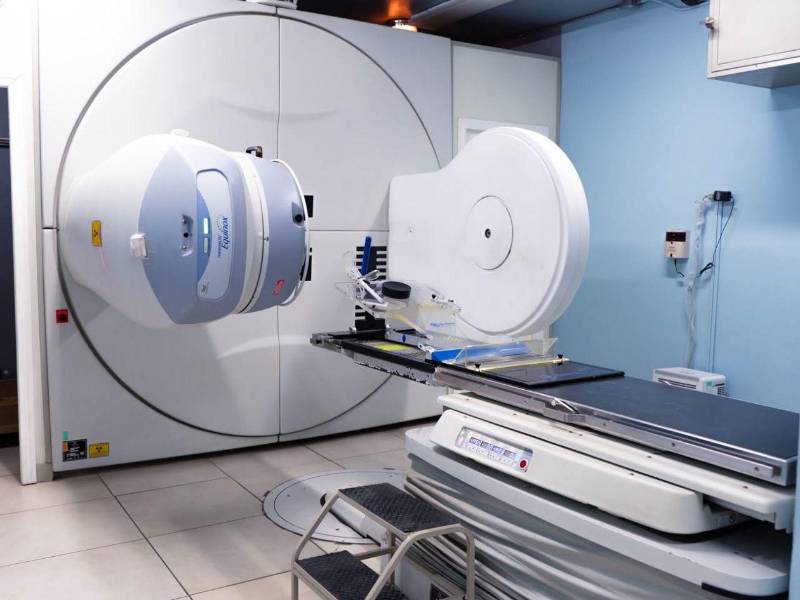 Esta es la máquina de radioterapia que funciona a medias en la Liga Contra el Cáncer, a la espera de la nueva fuente de cobalto.