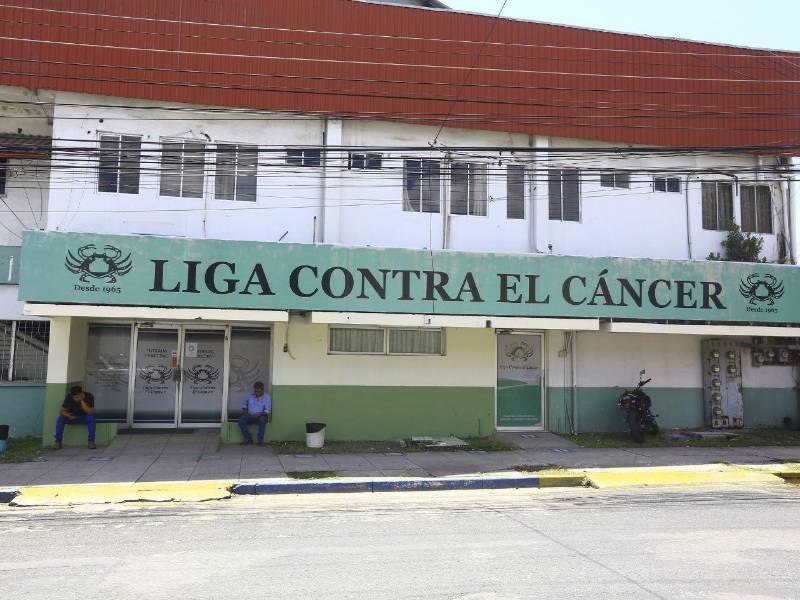 Un camino guiado por la empatía, el diagnóstico oportuno y la esperanza, brindando atención integral a pacientes y a sus seres queridos.